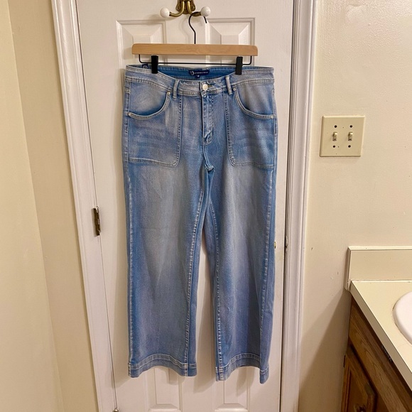 OUR REPUBLIC FOR ALL WIDE LEG FRONT POCKETS LIGHT WASH JEANS SIZE 12 LIKE NEW - Picture 14 of 16